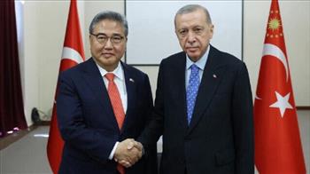 الرئيس التركي يلتقي وزير خارجية كوريا الجنوبية