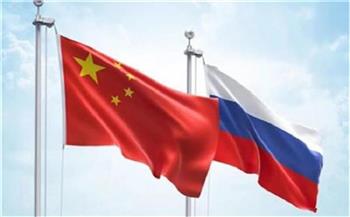 وزير الدفاع الصيني يلتقي قائد البحرية الروسية في بكين