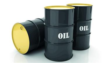 أسعار النفط تتحرك في نطاق ضيق وسط توقعات بتراجع الإمدادات 