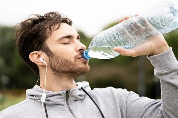  الماء كلمة السر... نصائح لعلاج الصداع الناتج عن ارتفاع درجات الحرارة