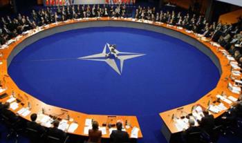 خبير علاقات دولية: الناتو يتمسك بالتمدد تجاه روسيا بضم فنلندا والسويد