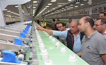 وزير قطاع الأعمال يتابع مراحل التشغيل التجريبي لمصنع «غزل 4» 