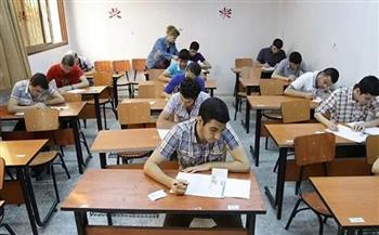 طلاب الثانوية العامة يؤدون الامتحان في 3 مواد اليوم 
