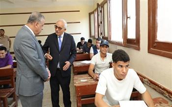 وزير التعليم يشيد بانتظام وانضباط سير الامتحانات بسوهاج دون أي مشكلات