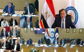 وزير البترول يعقد اجتماعات مع شركات الإنتاج البترولي بالصحراوين الشرقية والغربية