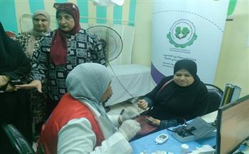 "العمل" تشارك في "مبادرة 100 يوم صحة" للكشف على عمال المصانع بالمنطقة الحرة ببورسعيد 
