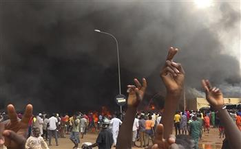 الجارديان" تبرز تراجع قادة "إكواس" عن موقفهم بشأن التدخل العسكري في النيجر بعد الانقلاب
