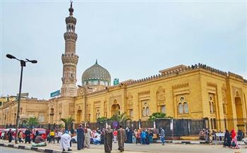 الداخلية تكشف حقيقة تعدى فرد أمن على شخص في مسجد السيدة زينب