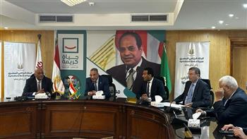 محافظة الفيوم يبحث مع مسؤولين بجهاز تنمية المشروعات والبنك الزراعي سبل التعاون