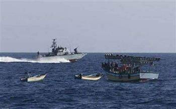 الاحتلال يعتقل صيادين ويصادر قاربهما في بحر شمال قطاع غزة