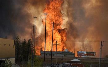 الحرائق في كندا تجبر السلطات على إخلاء أكبر مدينة