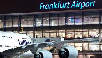بسبب الطقس السيئ .. إلغاء 70 رحلة جوية بمطار فرانكفورت