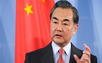 وزير الخارجية الصيني ونظيرته الفرنسية يبحثان تعزيز العلاقات وقضايا إقليمية ودولية