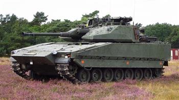 كييف وستوكهولم تتفقان على توطين إنتاج ناقلات الجند السويدية CV-90 في أوكرانيا