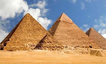 خبير أثري عن سر بناء الأهرامات: «المصري ميقدرش عليه غير ربنا»