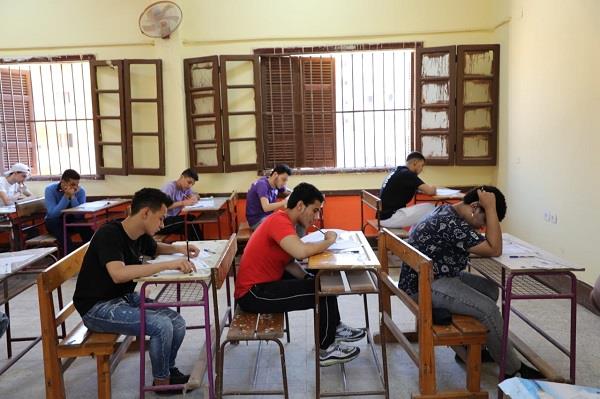  طلاب الدور الثاني للثانوية العامة 2023 يؤدودن امتحاني اللغة الأجنبية الثانية والتربية الوطنية