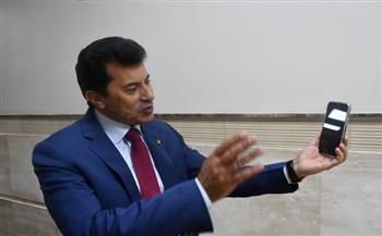 وزير الرياضة يهنئ مصطفى حسين بفوزه بذهبية المصارعة الرومانية