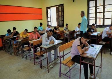 طلاب الثانوية العامة الدور الثاني 2023 يؤدون امتحان الجبر والهندسة الفراغية