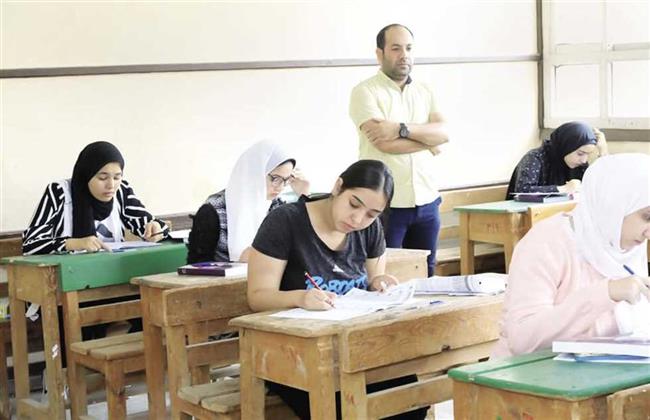 طلاب الثانوية العامة الدور الثاني 2023 يؤدون امتحان الاقتصاد والإحصاء
