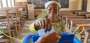 الناخبون في زيمبابوي يتوجهون إلى صناديق الاقتراع للتصويت بالانتخابات الرئاسية