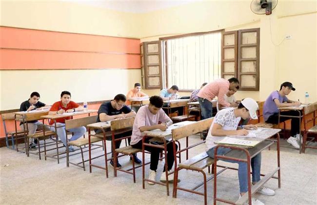 طلاب الثانوية العامة الدور الثاني يؤدون امتحانات مادتي الفيزياء والتاريخ
