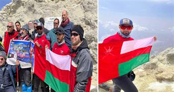 الفريق العسكري العماني لتسلق الجبال يصل إلى أعلى قمة جبل «دوماند»