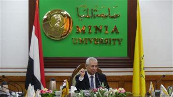 رئيس جامعه المنيا يناقش الاستعدادات للعام الجامعي الجديد