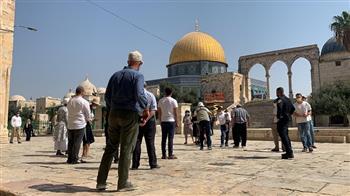 مُستوطنون إسرائيليون يقتحمون باحات المسجد الأقصى المبارك بحماية شرطة الاحتلال