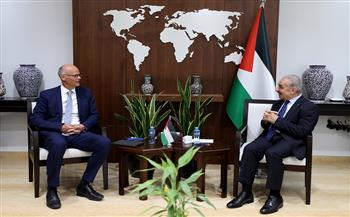 رئيس الوزراء الفلسطيني يستقبل المدير الإقليمي للبنك الدولي في فلسطين