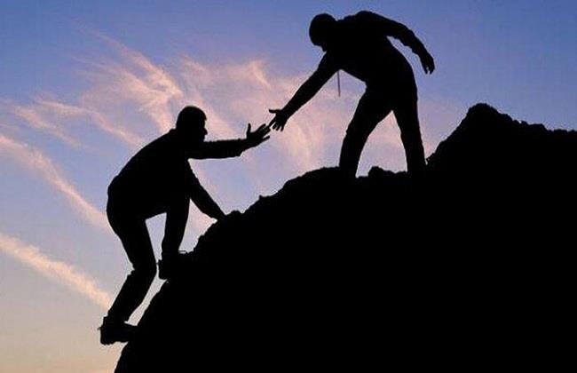قضاء حوائج الناس عبادة...دار الإفتاء توضح فضلها 