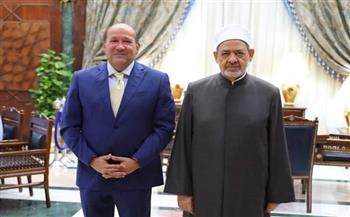 الإمام الأكبر يستقبل السفير هشام بدر المشرف العام على جائزة مصر للتميز الحكومي