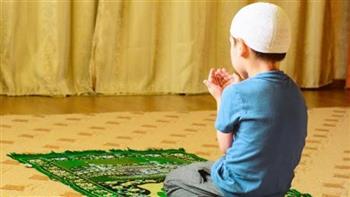 داعية يوضح 5 طرق لإقناع طفلكِ بالصلاة