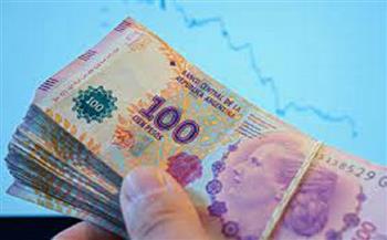 الأرجنتين تعلن عن إجراءات ضد التضخم وتخفيض قيمة العملة 