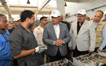 وزير الإنتاج الحربي يتفقد شركة حلوان للأجهزة المعدنية  