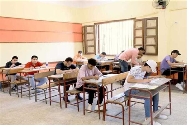طلاب الثانوية العامة ينهون اليوم امتحانات الدور الثاني
