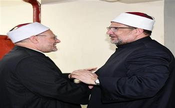 وزير الأوقاف يجدد التهنئة لفضيلة المفتي بثقة الرئيس بالمد لفضيلته لمدة عام 