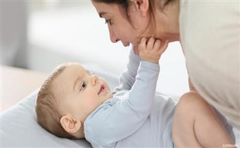 كيف تتعاملين مع طفلك من عمر شهر لـ6 أشهر؟ اليونيسيف توضح