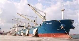 ميناء دمياط يستقبل 10 سفن خلال 24 ساعة