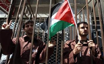 4 أسرى فلسطينيين يواصلون إضرابهم عن الطعام