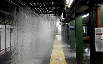 فيضان داخل أشهر محطة مترو في نيويورك