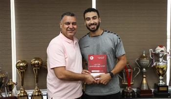 الأهلي يجدد عقد محسن رمضان لاعب اليد لـ4 مواسم