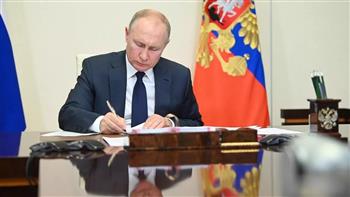الرئيس الروسي يوقع قانونًا بشأن استبعاد الشركات الأجنبية من ملكية الأعمال المهمة