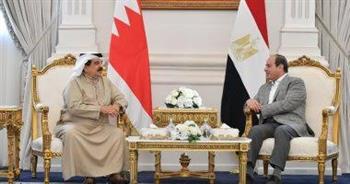 الرئيس السيسي وعاهل البحرين يبحثان تعزيز العلاقات الثنائية 