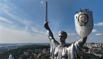 أوكرانيا: تركيب الرمح الثلاثي على نصب «الوطن الأم» في كييف 