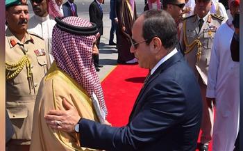الرئيس السيسي يودع ملك البحرين لدى مغادرته مدينة العلمين