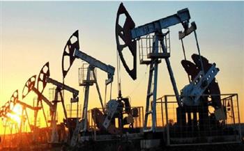 أسعار النفط تواصل الارتفاع على وقع تعهدات بخفض الإنتاج