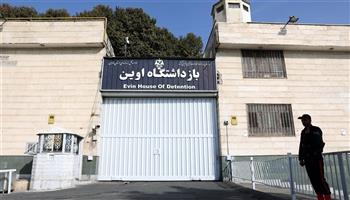 سجينة إيرانية تُخيط شفتيها وتضرب عن الطعام