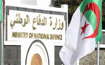 الدفاع الجزائرية: إرهابي كان ينشط بمنطقة الساحل الإفريقي يسلم نفسه