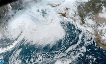 «الأرصاد الأمريكية» تحذر من عواصف وأعاصير في واشنطن خلال ساعات