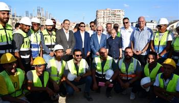 خلال جولة وزير الرياضة.. مشجع يشكر الرئيس السيسي لتطوير ستاد بورسعيد